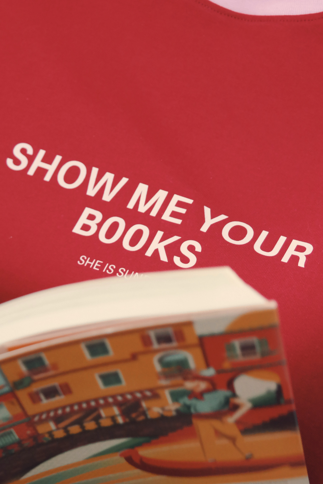 T-SHIRT SHOW ME YOUR BOOKS CZERWONY