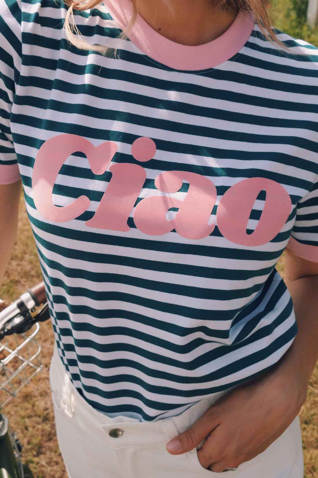 T-SHIRT CIAO W PASKI TURKUSOWY