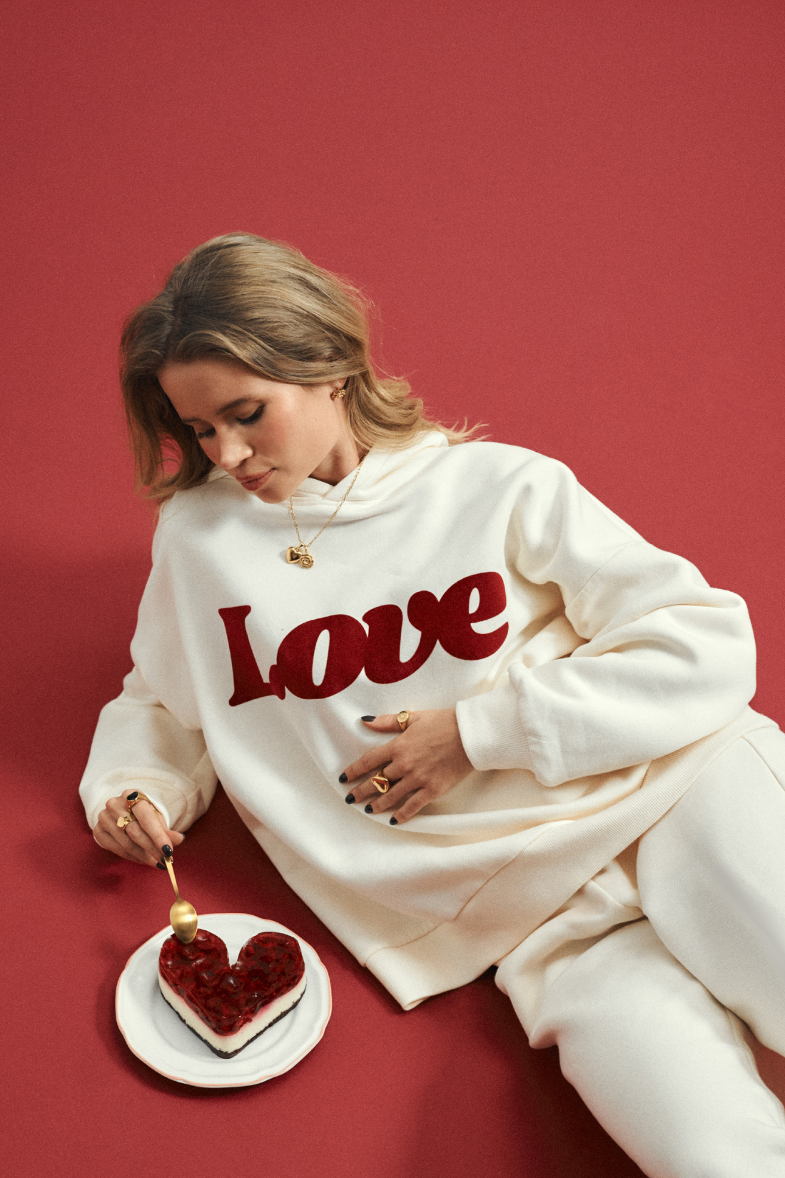 LOVE ECRU SWEATSHIRT