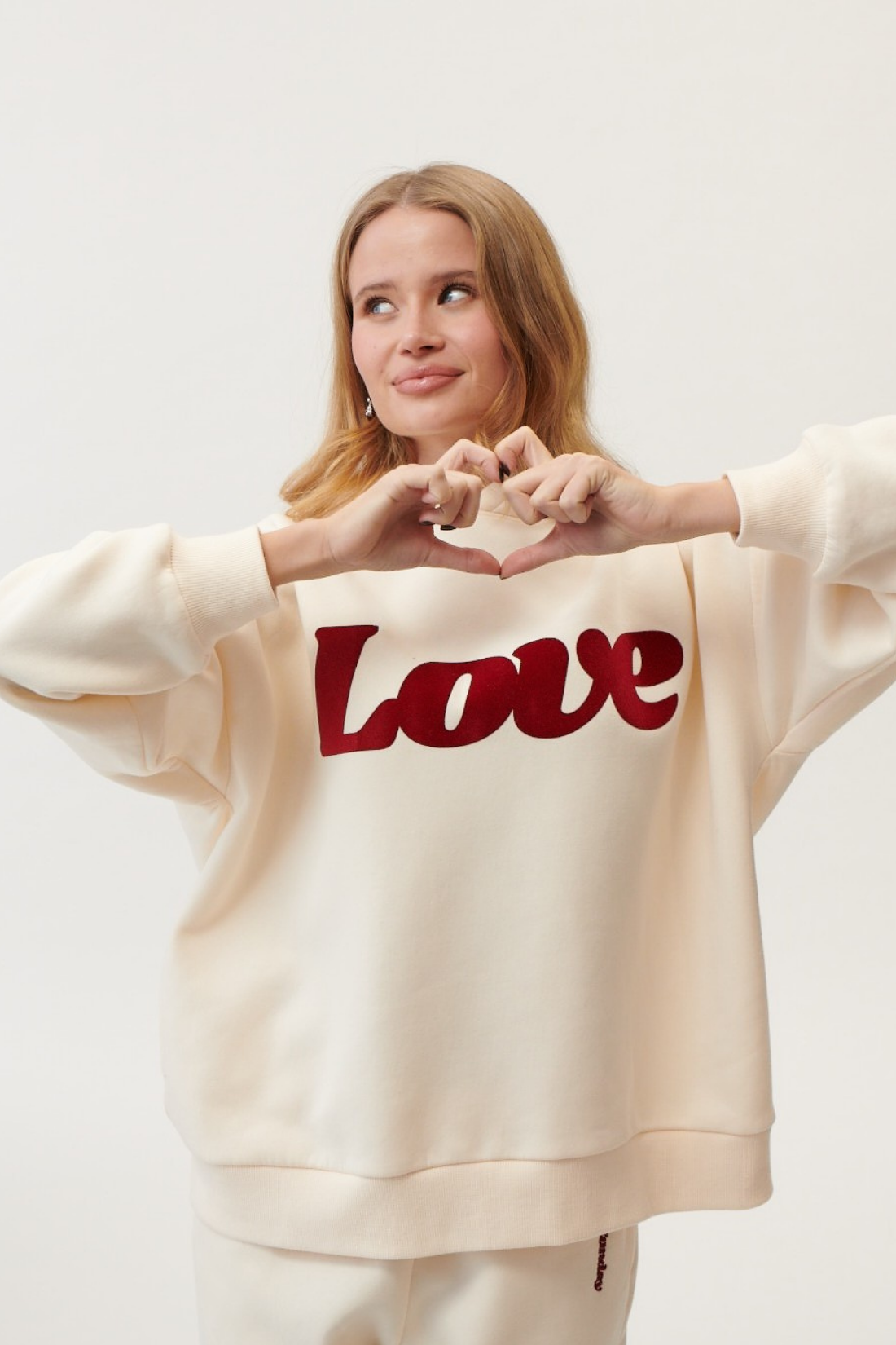 LOVE ECRU SWEATSHIRT