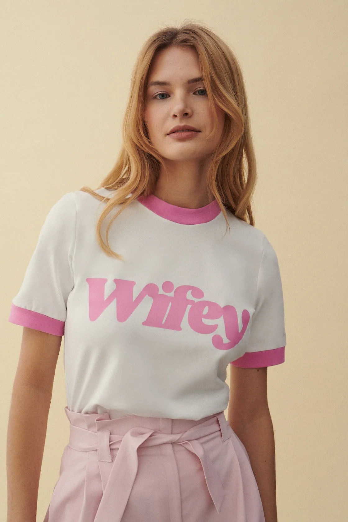 T-SHIRT WIFEY PINK